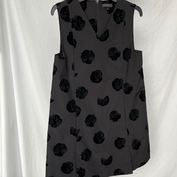 COS (S) black velvet floral tone-on-tone mini-dress, with pockets, EUC. - Picture 1 of 16